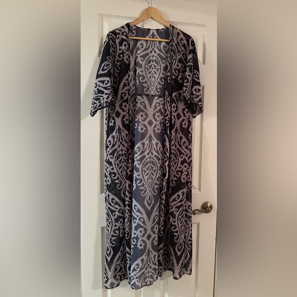 Chic Sheer Black and Gray Patterned Cover Up, Size L, Never Worn NWOT
